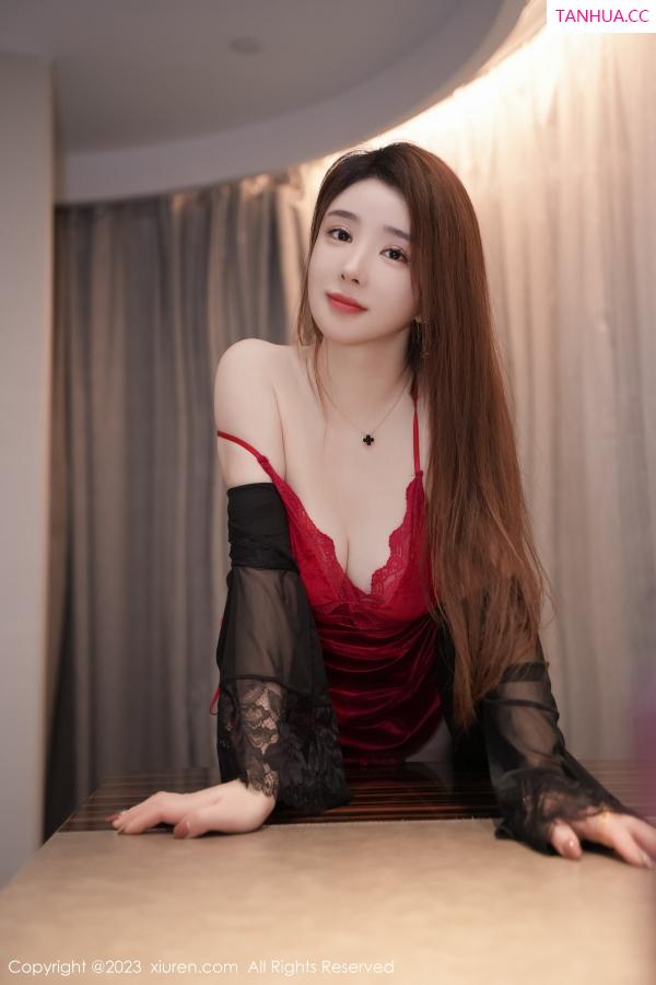   [XiuRen]高清写真图 2023.11.08 No.7628 雨儿baby 黑丝美腿第24张图片